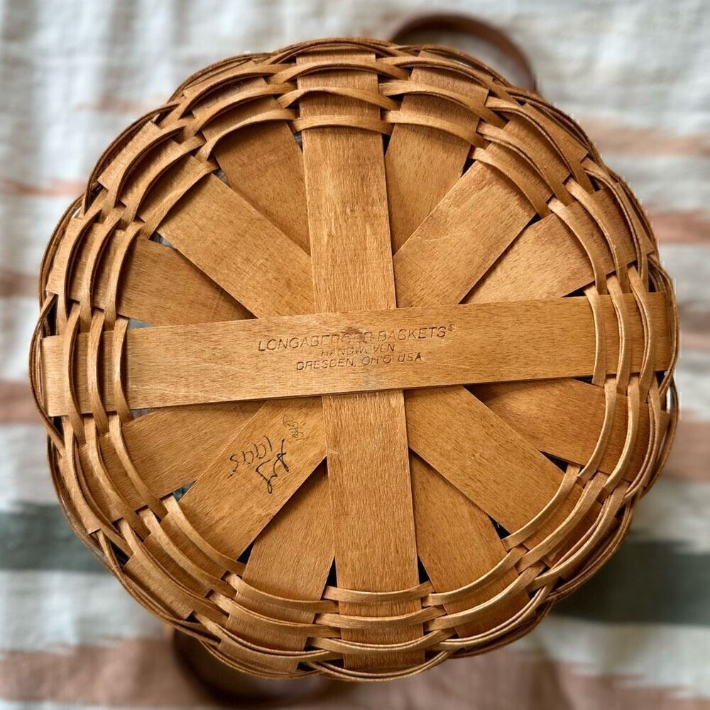 Longaberger 1995 Round Darning Basket with Leather Handles and Plastic Liner - Picture 8 of 9